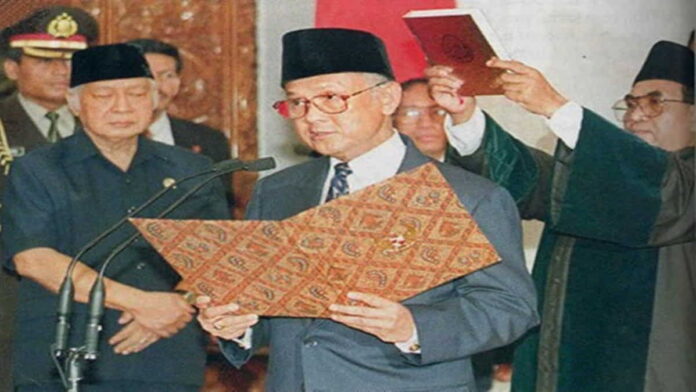 Kisah Habibie Turunkan Dolar