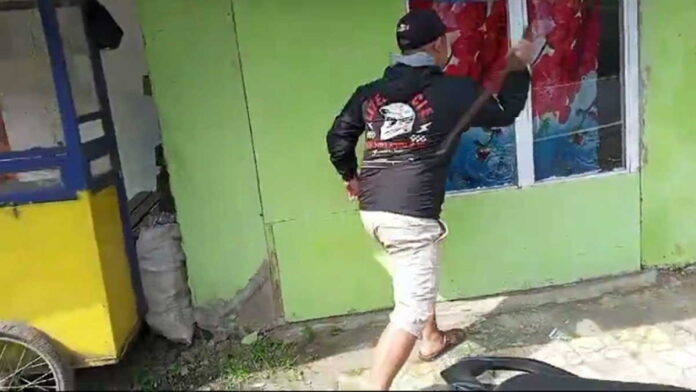 Viral, Jagoan Kampung di Garut Ngamuk Rusak Rumah Warga