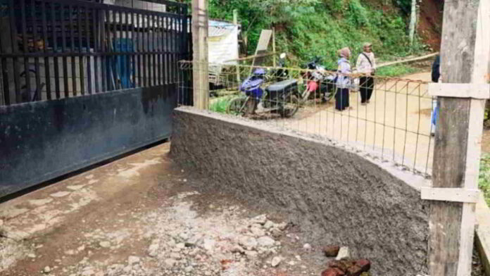 Jalan Aspal di Tasikmalaya