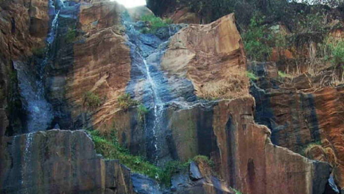 Curug Batu Templek, Pesona Tersembunyi di Bandung Timur