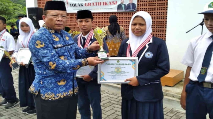 Dede Latifatul Fajriani Wakili Pangandaran di Kompetisi Sains Madrasah