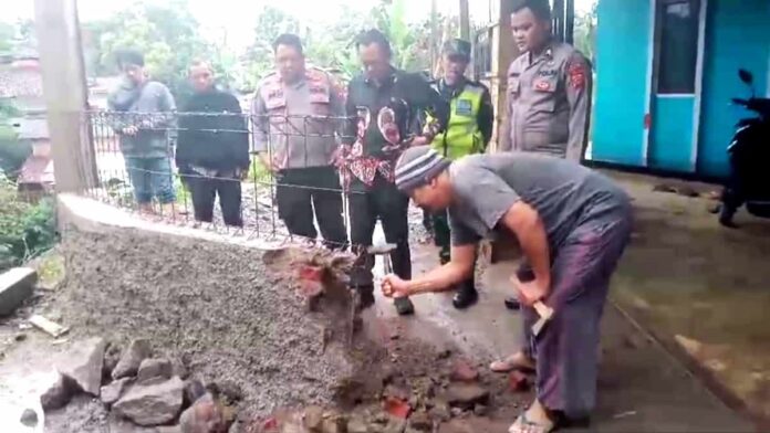 Tembok yang tutup jalan di Tasikmalaya Dibongkar