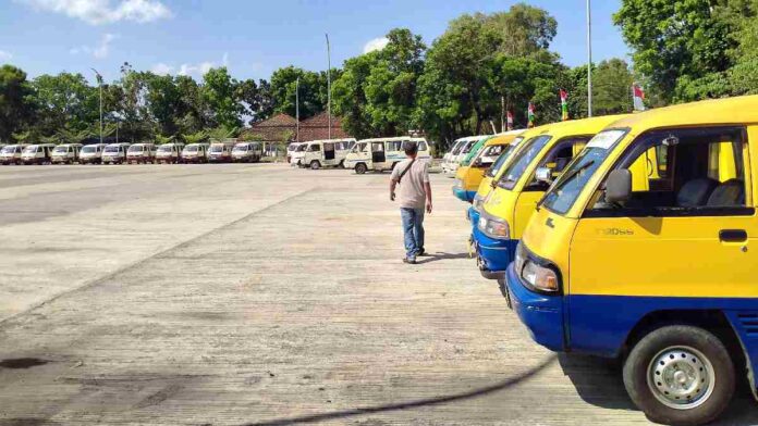 Angkot Masuk Terminal