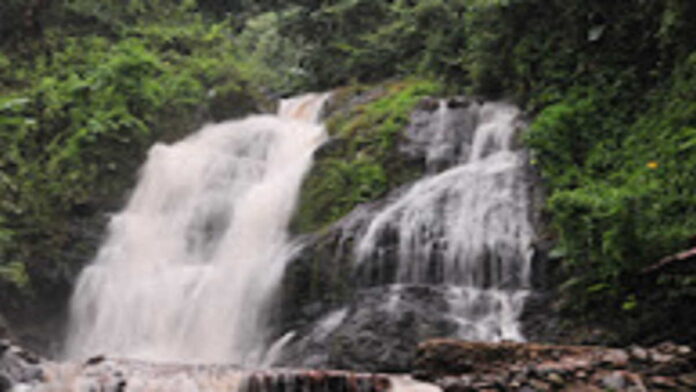 Curug Cipanundaan Karawang, Surga Tersembunyi di Kaki Gunung Sanggabuana