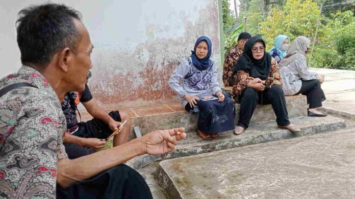 Disnakkan Ciamis Gercep Tangani Kambing yang Terserang Gudik di Cipaku