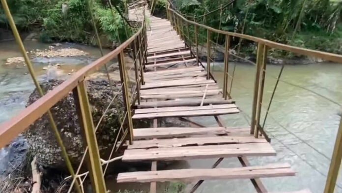 Jembatan Rawayan di Tasikmalaya