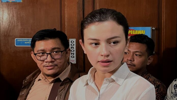 Kimberly Ryder Tuntut Nafkah 5.000 dari Edward Akbar