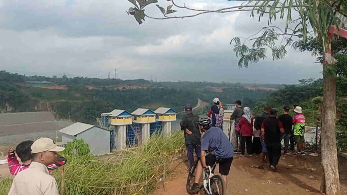 Pasca Penggenangan Air, Area Bendungan Leuwi Keris Ciamis Banyak Dikunjungi Warga