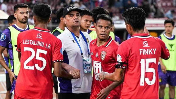Pemain Malut United Kompak Kenakan Pita Hitam