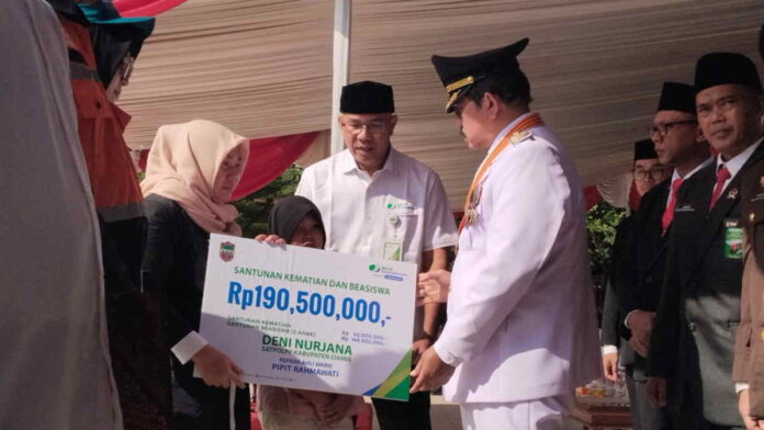 Pemkab Ciamis Serahkan Santunan JKM dari BPJS Ketenagakerjaan di HUT RI ke 79