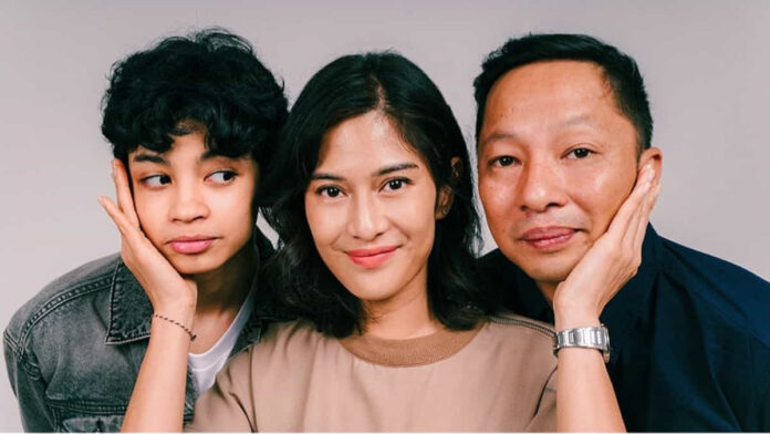 Sinopsis Mothernet, Film Keluarga Dibintangi Dian Sastro