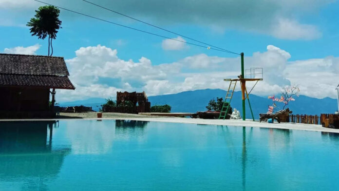 Balong Geulis Sumedang, Nikmati Sensasi Berenang di Atas Awan