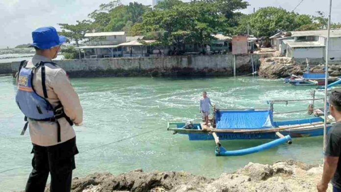 Perahu terbalik Garut