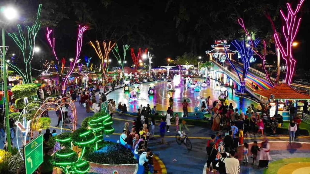 Rainbow Alamanda Bekasi, Pilihan Wisata Keluarga di Malam Hari