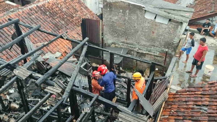 Rumah di Gang Kota Tasikmalaya Hangus Terbakar