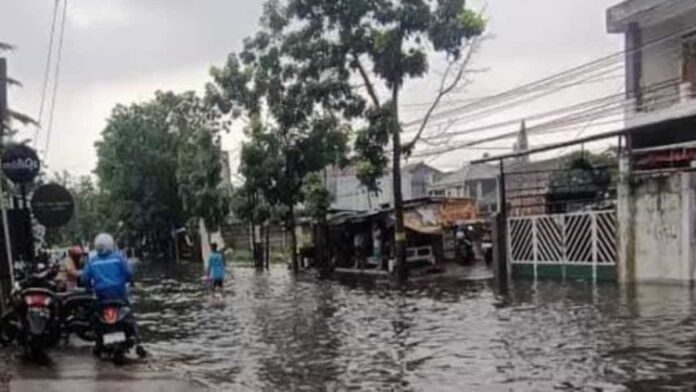 banjir Jalan Mahar Martanegara Cimahi