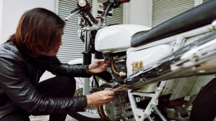 Cara Cek Volume Oli Motor Tanpa Pergi ke Bengkel
