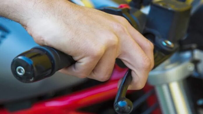 Kenali Ciri-ciri Tali Gas Motor Rusak, Bisa Bikin Mogok!