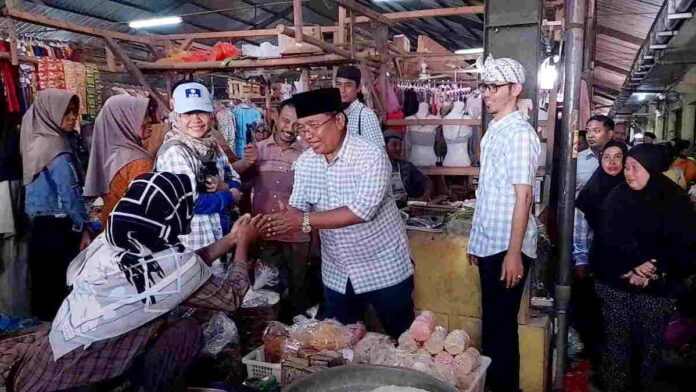 Kunjungi Pasar Langkaplancar Kota Banjar, Pasangan BADAMI Silaturahmi dengan Para Pedagang