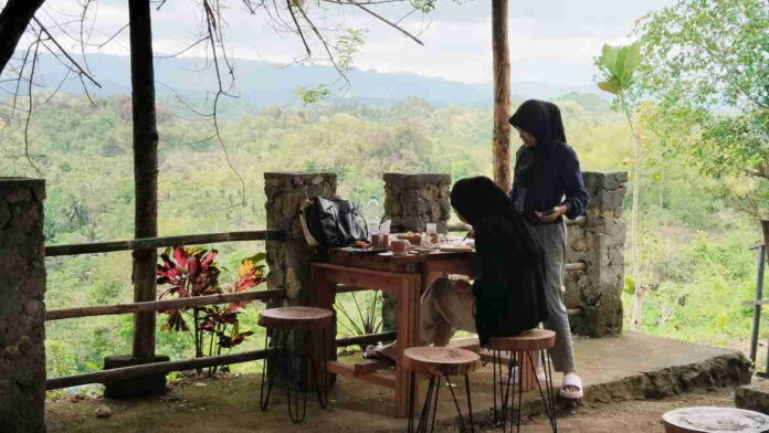 Menikmati Sensasi Minum Kopi di Atas Bukit Pepedan Hiils Pangandaran