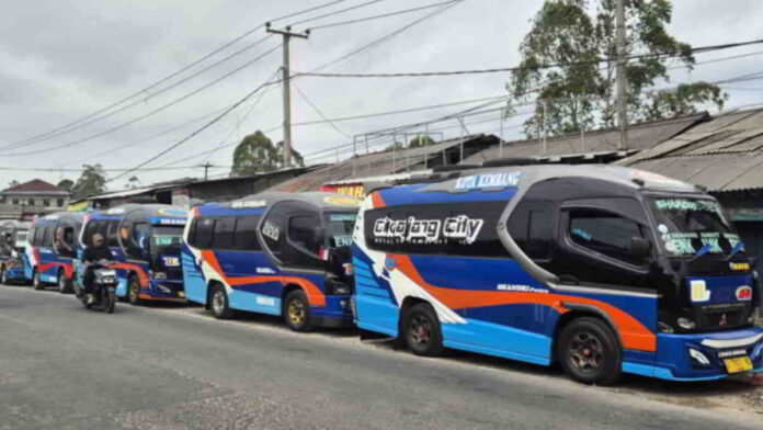 Mikro Bus dan Angkot se-Garut Mogok Operasional Hari Ini