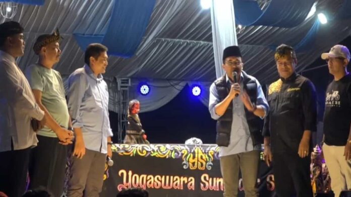 perhatian bagi pelaku seni dan budaya