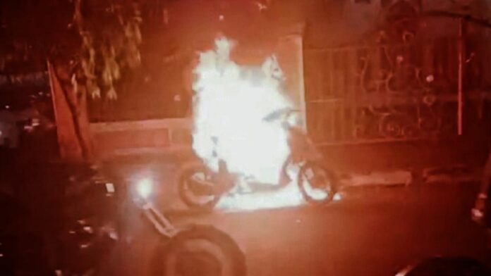 Sepeda Motor terbakar