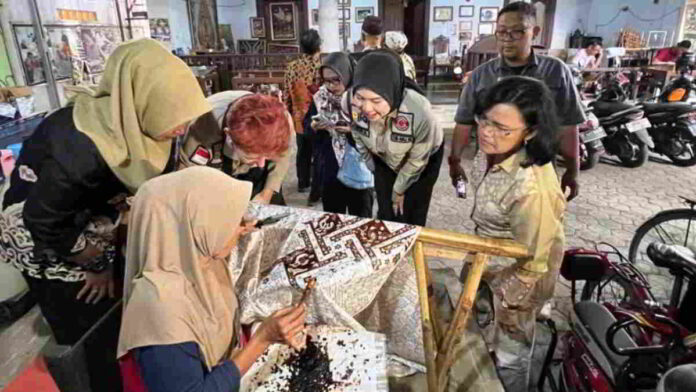 Batik Merawit Cirebon