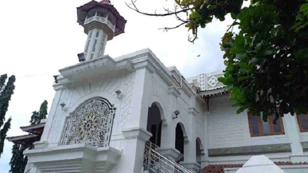 Wisata Religi Masjid Agung Cianjur, Ikon Kota yang Megah