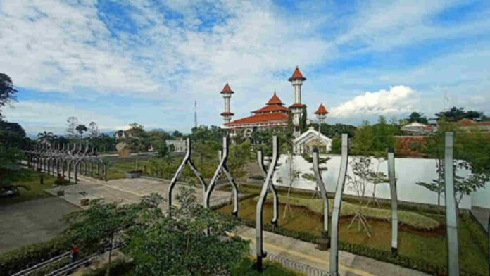 Wisata Religi Masjid Agung Cianjur, Ikon Kota yang Megah