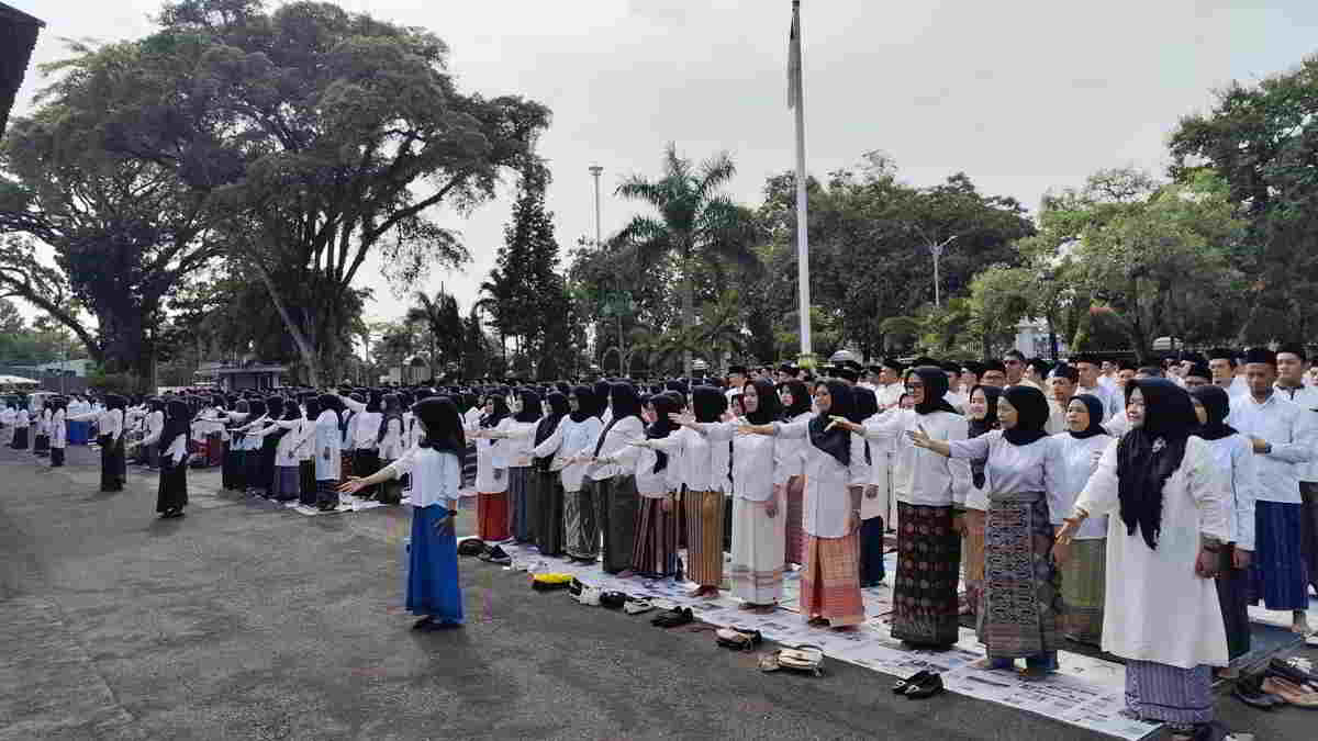 Gerakan Nasional Bangga Buatan Indonesia, 1.000 ASN di Ciamis Kompak Pakai Sarung Tenun