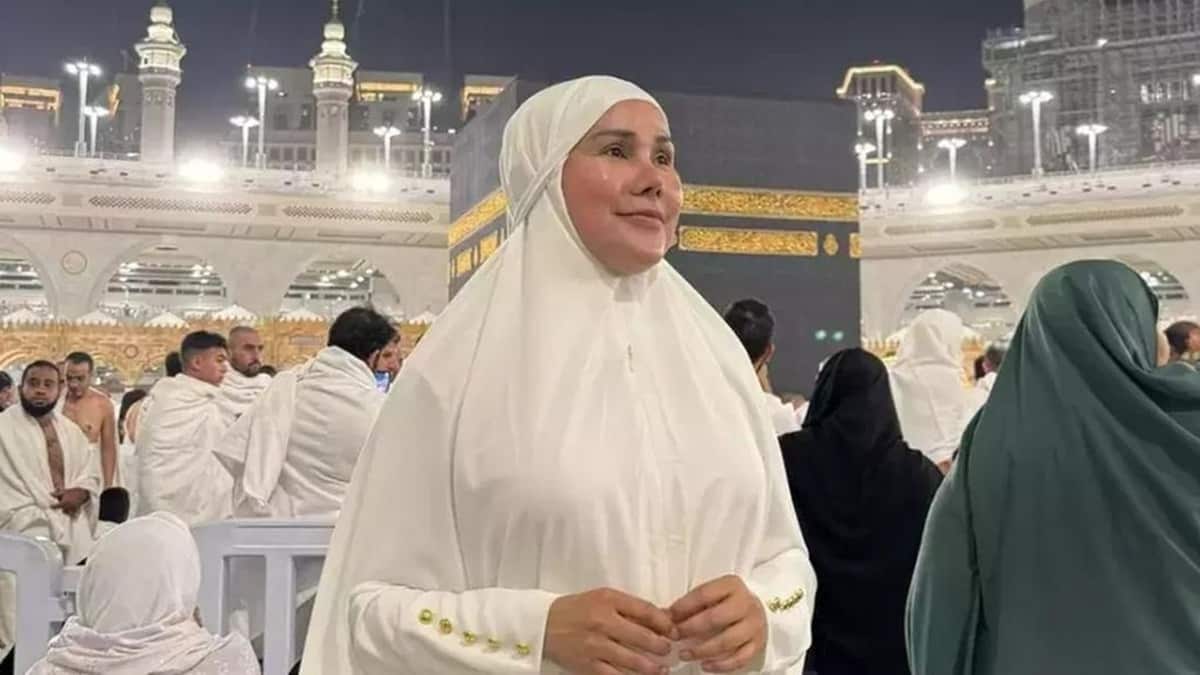 Isa Zega Umroh Pakai Hijab, Dituding Nistakan Agama hingga Dipolisikan