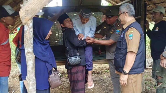 Pengobatan Unik ODGJ di Pangandaran