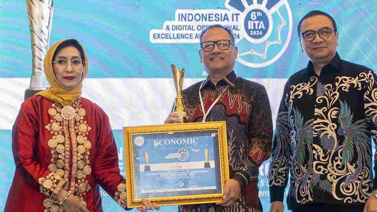 Raih Platinum Award dari Economic Review, Bukti bank bjb Komitmen Terhadap Inovasi Teknologi