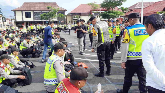 Ratusan Anggota Polres Tasikmalaya Meluncur untuk Pengamanan di TPS Pilkada 2024