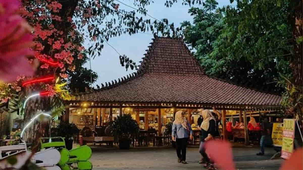 nDalem Kopi Solo Anyar, Tempat Nongkrong Nyaman dengan Konsep Budaya yang Kental