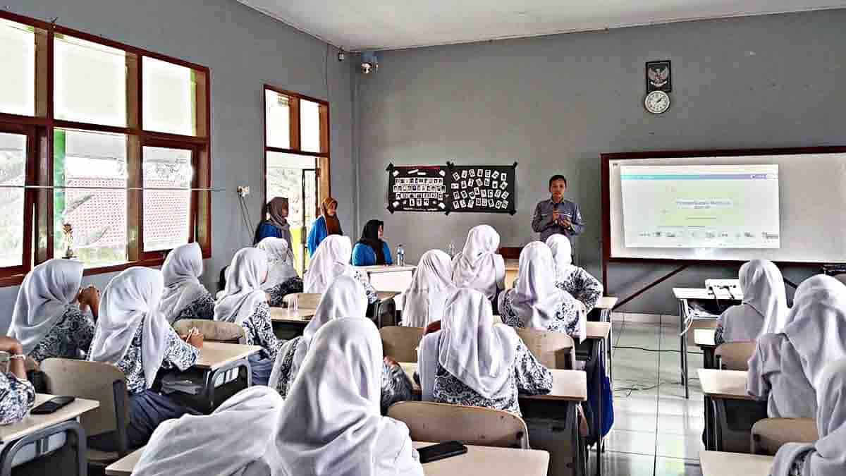 Puluhan Siswa SMAN 1 Lakbok Ciamis Ikuti Pelatihan Pemanfaatan Media Sosial Berbasis AI