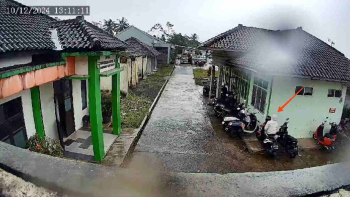 Aksi Maling Motor di Puskesmas Salawu Tasikmalaya Terekam Jelas CCTV