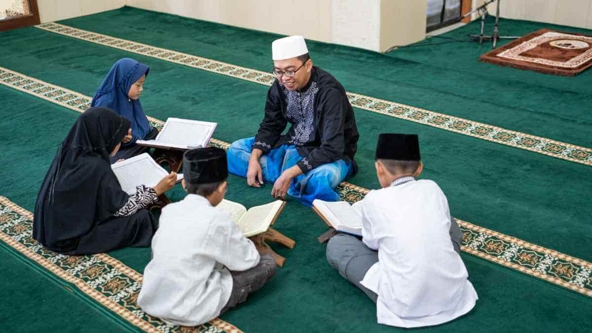 Kewajiban Orang Tua Mengajarkan Agama Kepada Anak sebelum Baligh Menurut Ulama