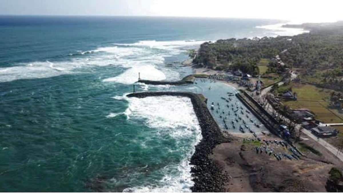 Pantai Pamayangsari Tasikmalaya, Nikmati Panorama Laut Lepas yang Menakjubkan