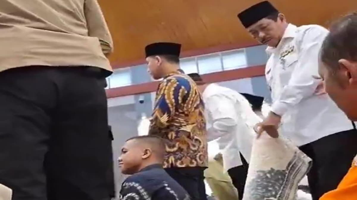 Geger Paspampres Gibran Usir Jamaah Salat Jumat dari Saf Depan, Netizen: Mana Adabnya?