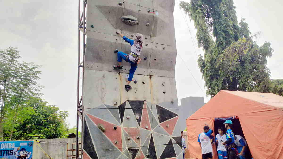 Puluhan Atlet Panjat Tebing Adu Skill di Ajang Porkot Banjar