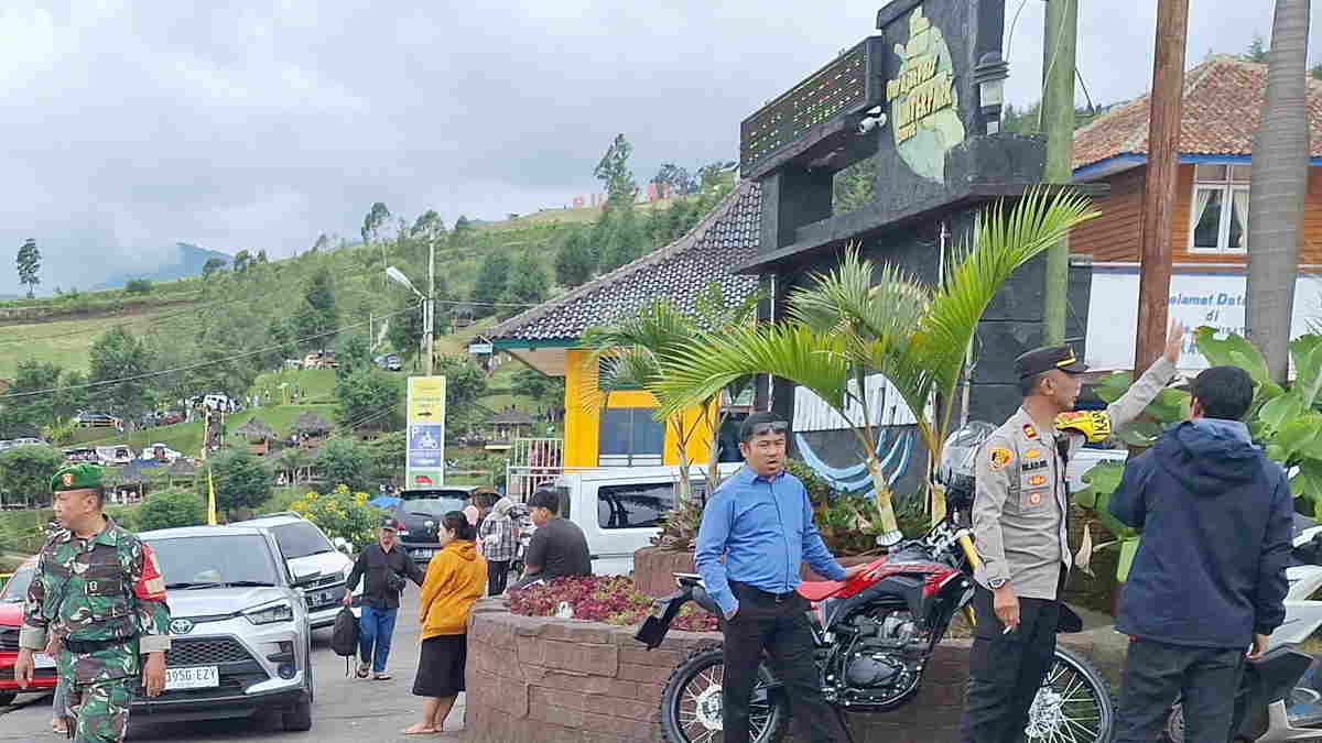 Ribuan Kendaraan Mulai Padati Akses Jalan Menuju Objek Wisata Darajat Garut