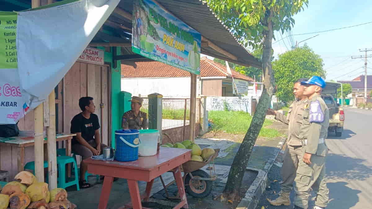 Satpol PP Kota Banjar Edukasi PKL di Jalur Pedestrian, Tak Boleh Ganggu Akses Pejalan Kaki