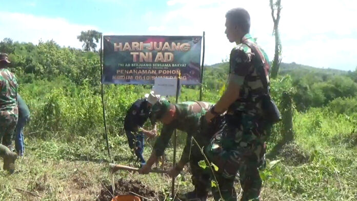 Tanam Pohon di Hari Juang