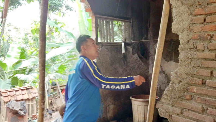 Tembok Rumah Warga Pasirnagara Ciamis Tiba-tiba Ambruk Saat Hujan Deras