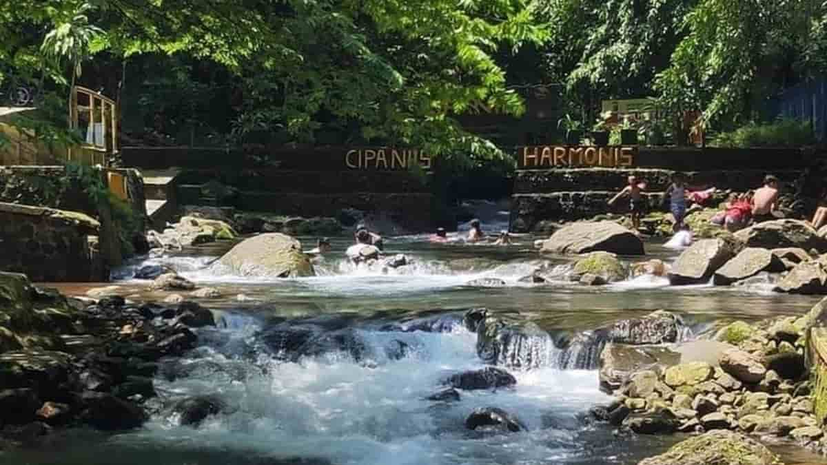 Wisata Alam Cipaniis Kuningan, Kesegaran Berenang dari Sumber Mata Air Gunung Ciremai