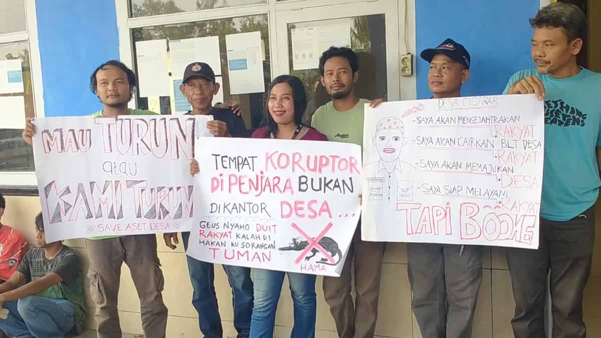 Audiensi Jilid 2, Puluhan Warga Cicapar Ciamis Tagih Janji Pembayaran BLT DD