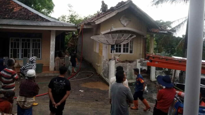 Kebakaran Warung di Garut