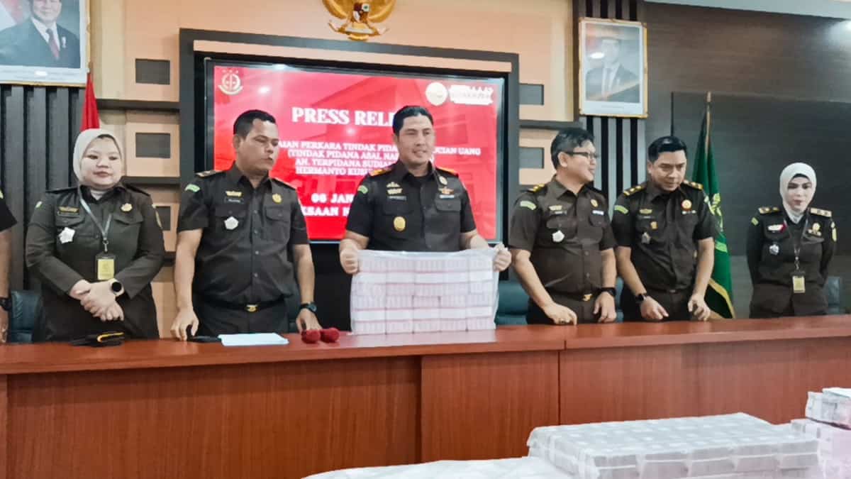 Kejari Sumedang Setor Rp8,7 M Lebih ke Kas Negara, Hasil Sitaan Kasus Pencucian Uang